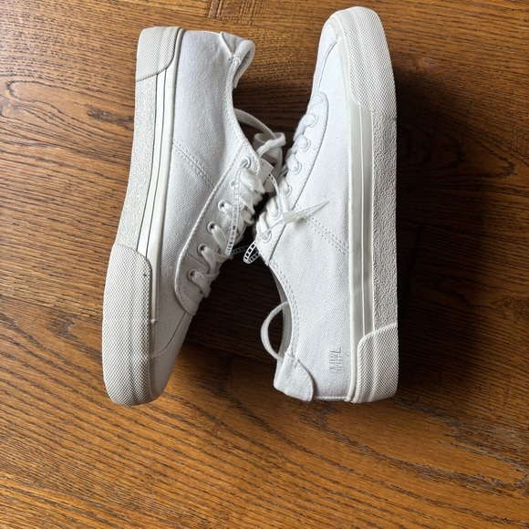 Sidewalk Low-Top Sneakers in Canvas - Picture 2 of 13